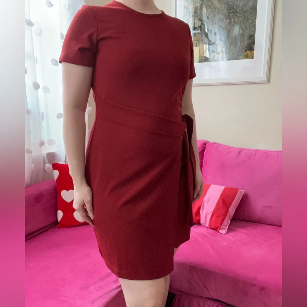 SOLD Contemporaine par Simons red wrap dress, size medium - Picture 2 of 4